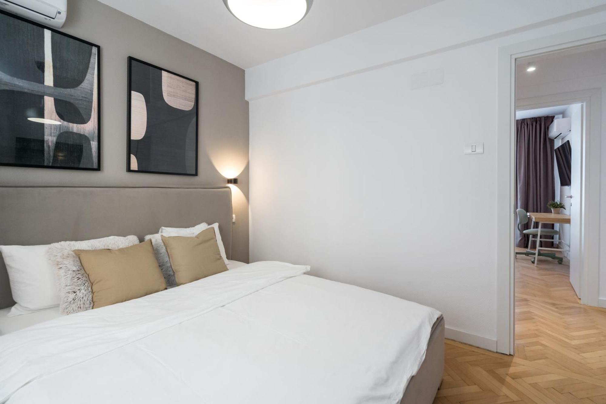 Majestic Downtown Apartment Bucarest Extérieur photo